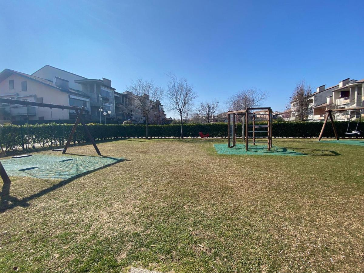 Apartment With Garden And Grill - Green Residence Sirmione Desenzano del Garda Exterior foto